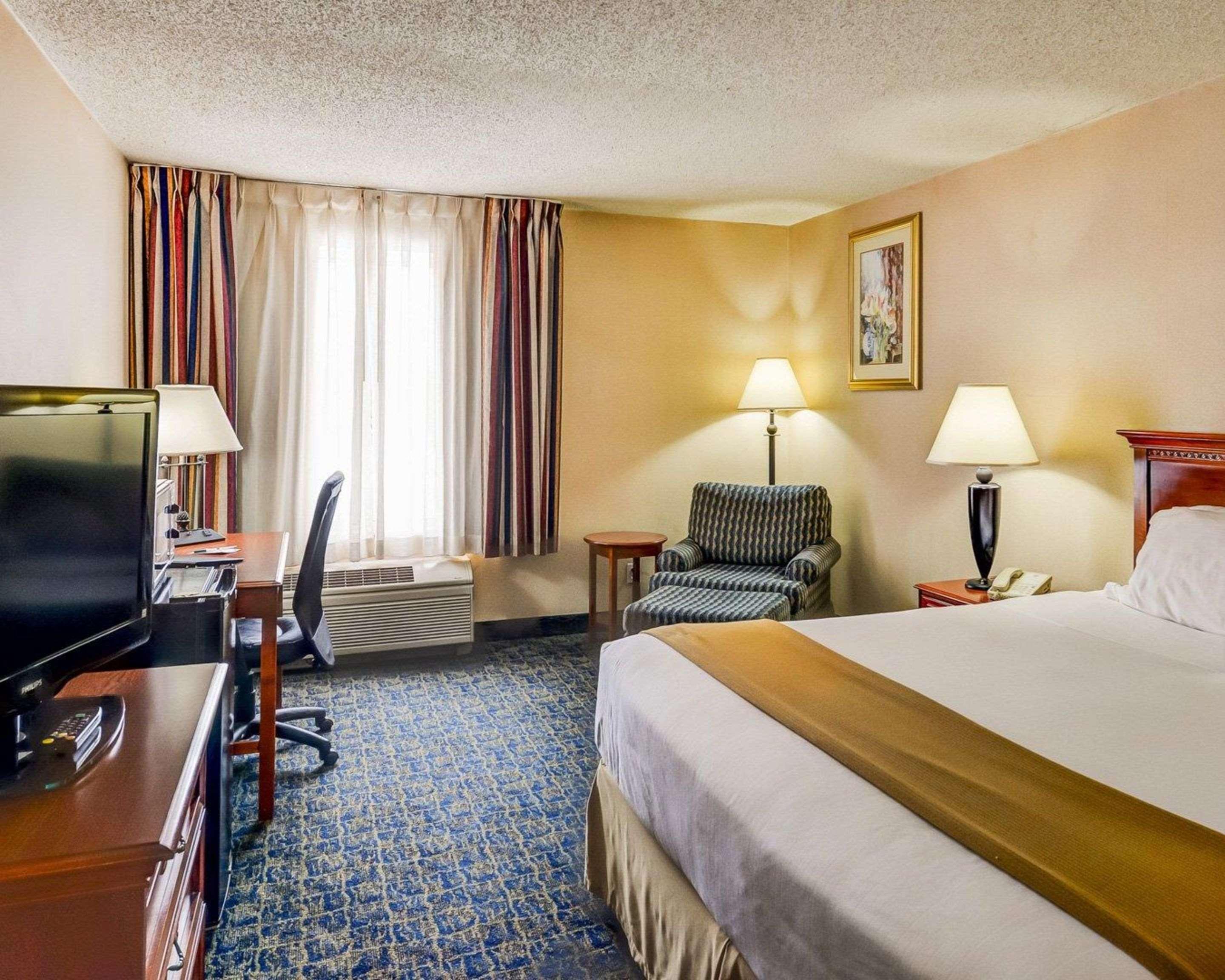 Quality Inn Spring Mills - Martinsburg North Екстериор снимка