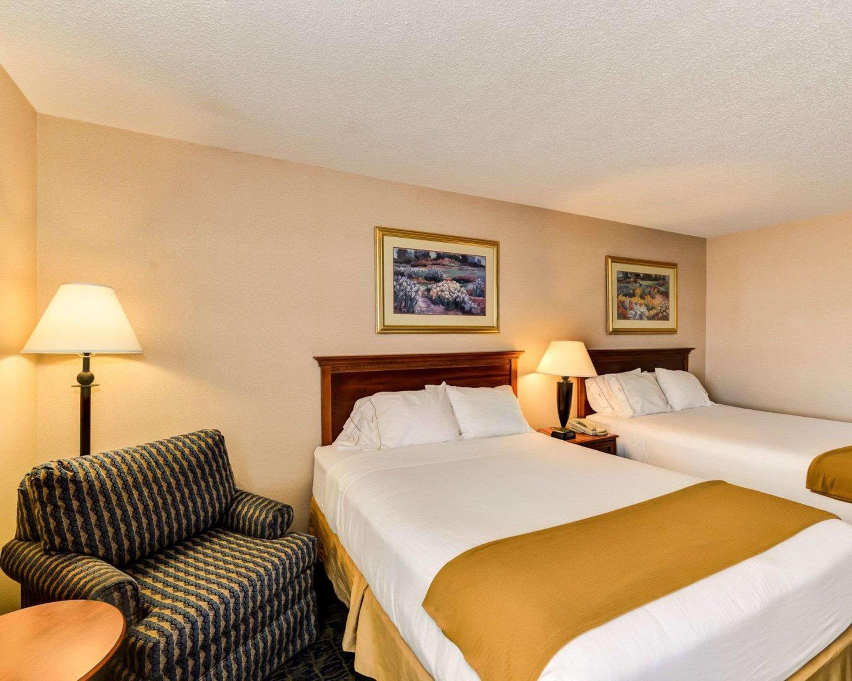 Quality Inn Spring Mills - Martinsburg North Екстериор снимка