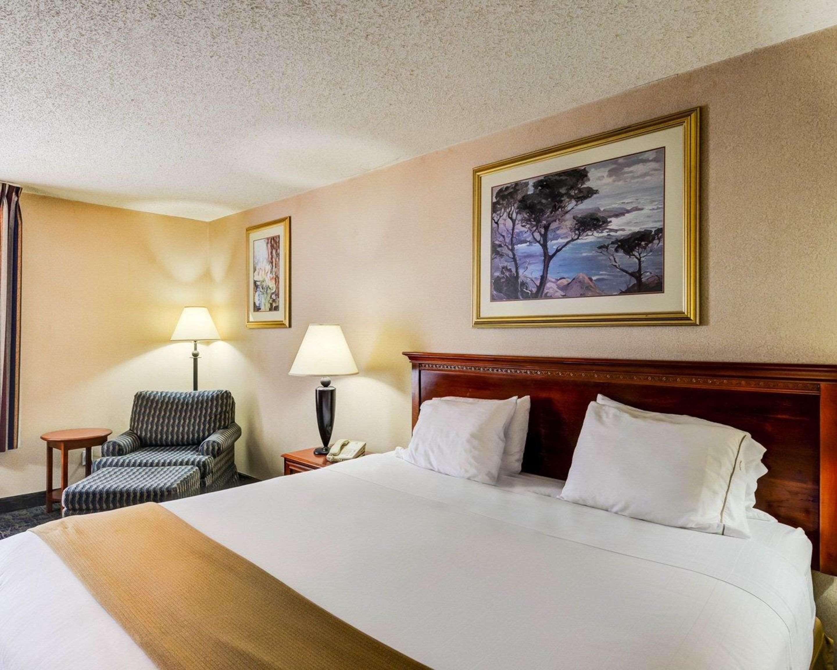Quality Inn Spring Mills - Martinsburg North Екстериор снимка