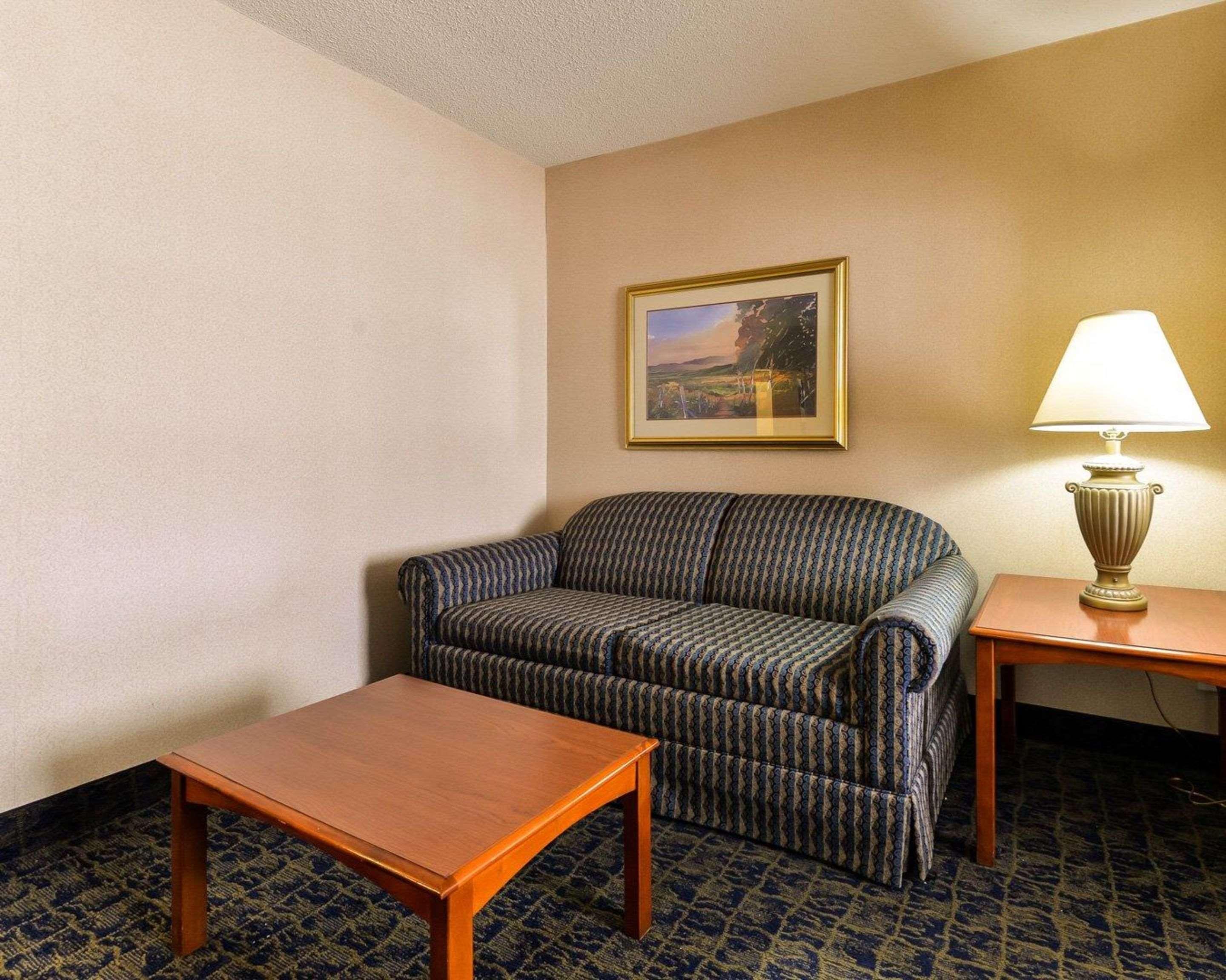 Quality Inn Spring Mills - Martinsburg North Екстериор снимка
