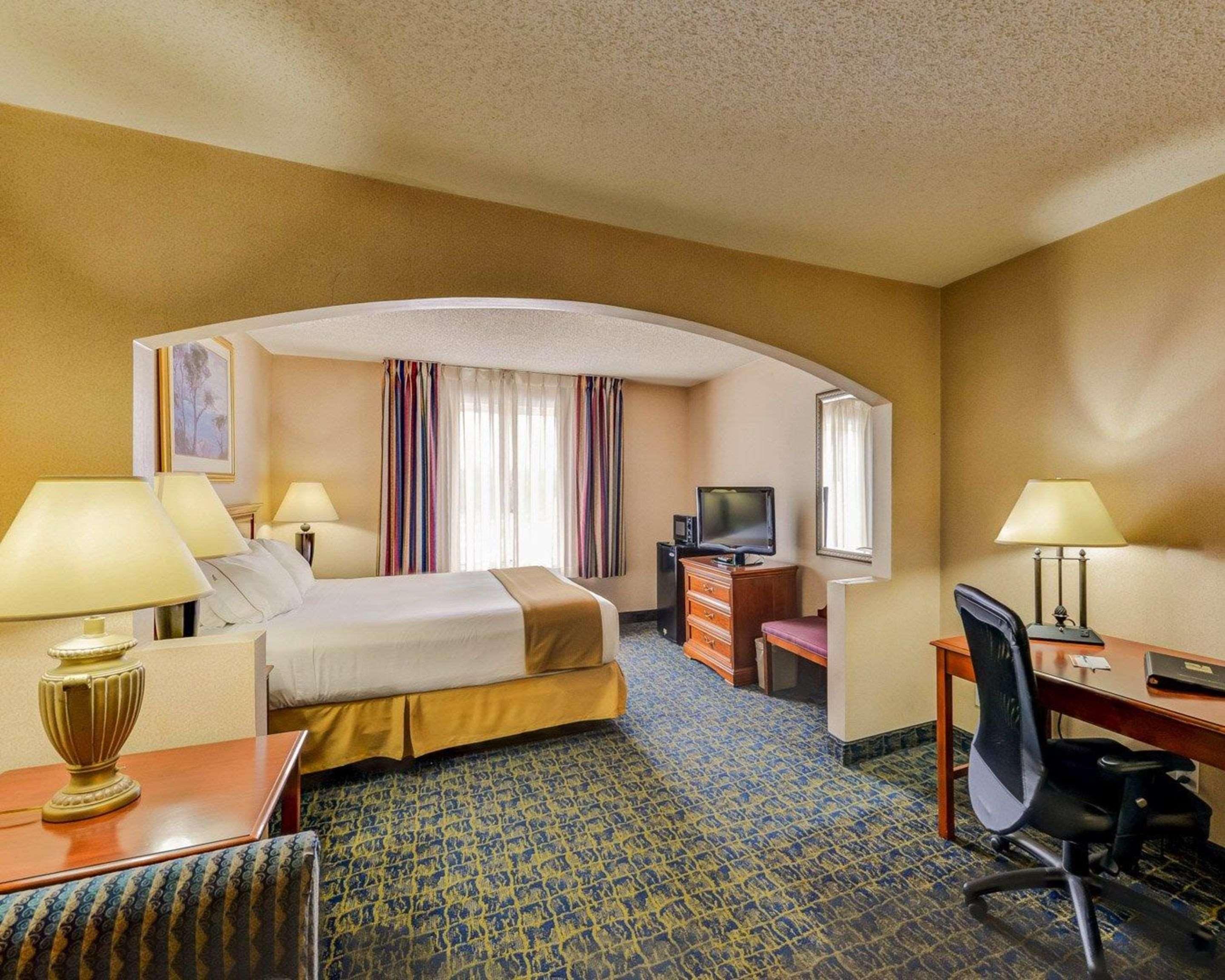 Quality Inn Spring Mills - Martinsburg North Екстериор снимка
