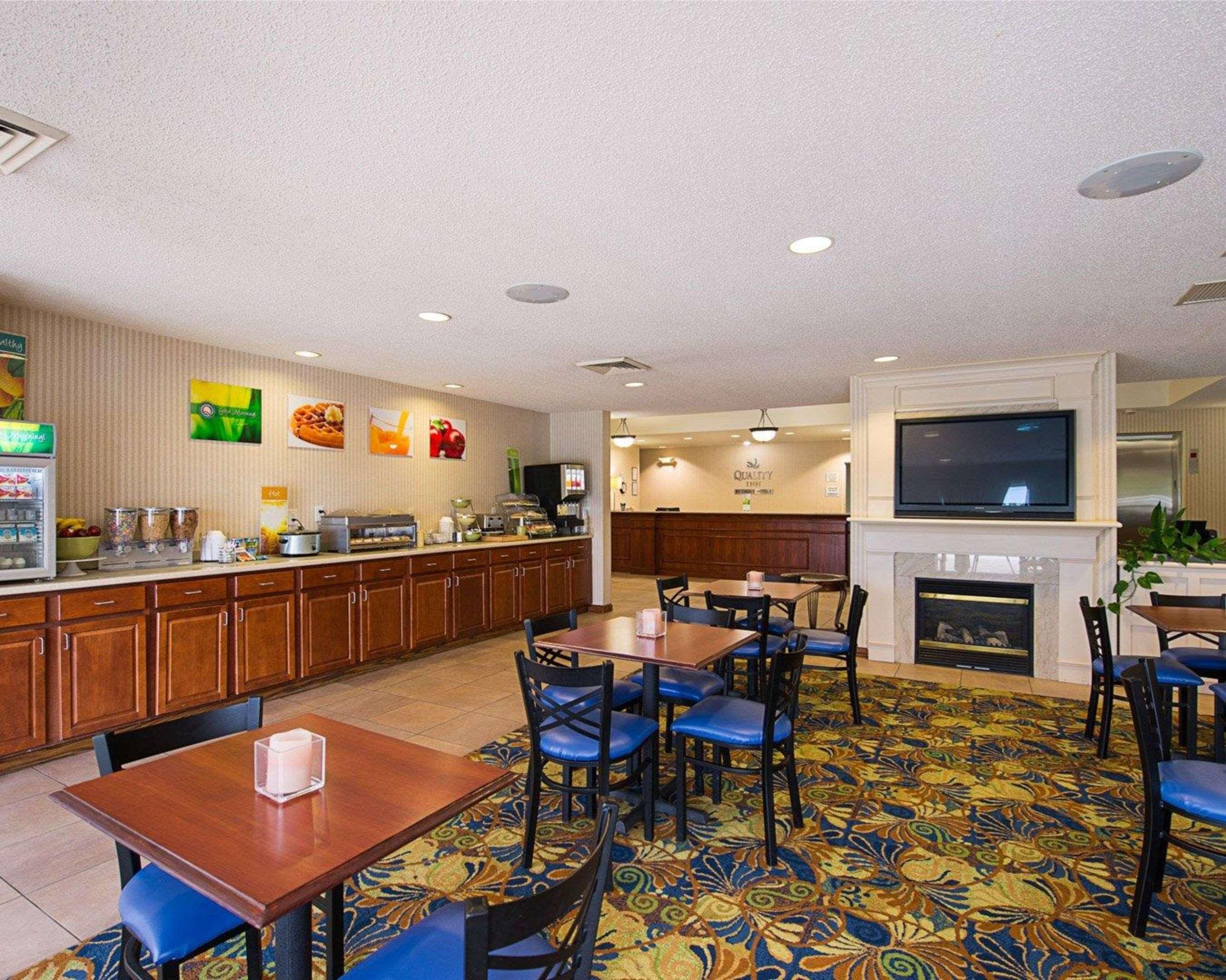 Quality Inn Spring Mills - Martinsburg North Екстериор снимка