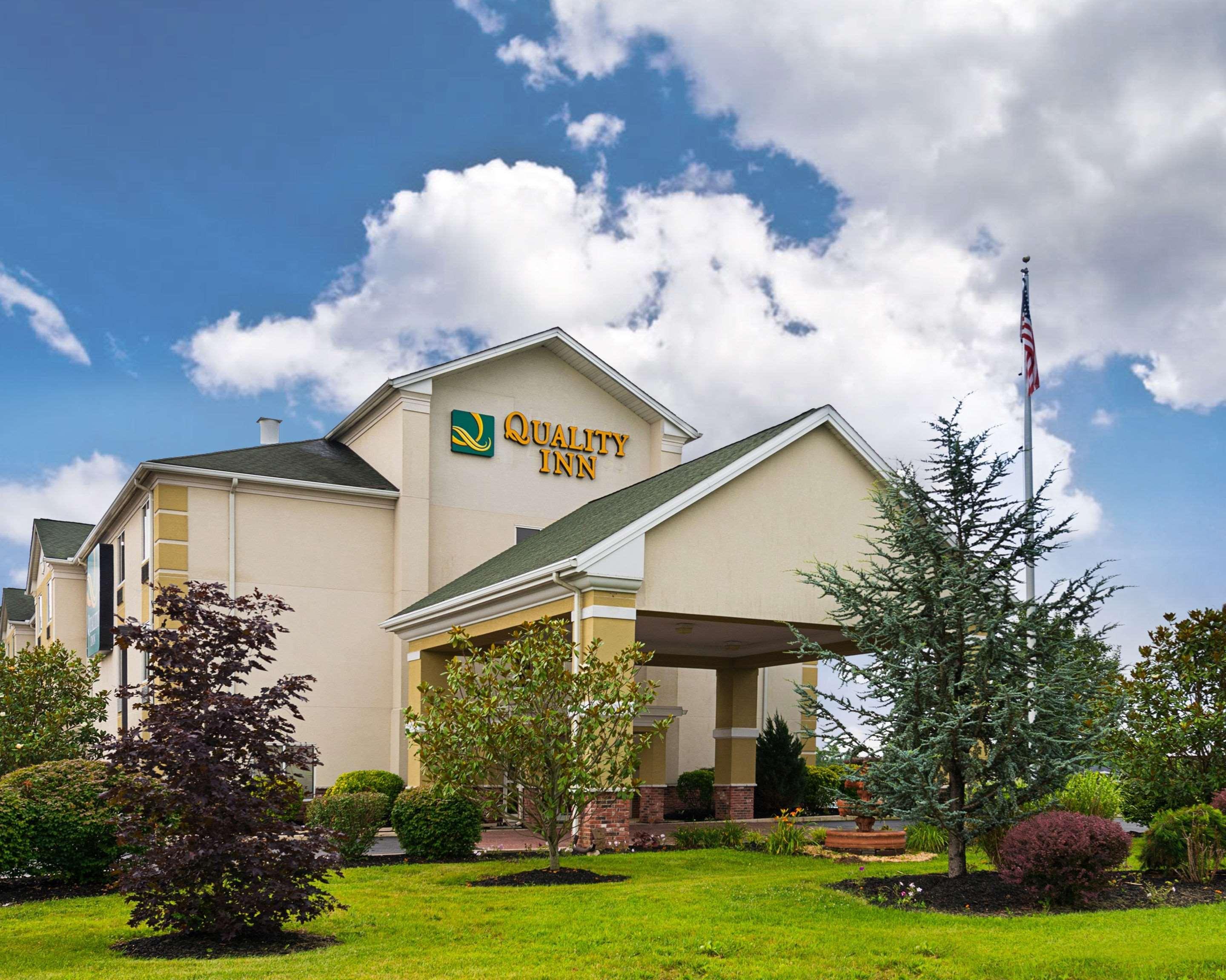 Quality Inn Spring Mills - Martinsburg North Екстериор снимка