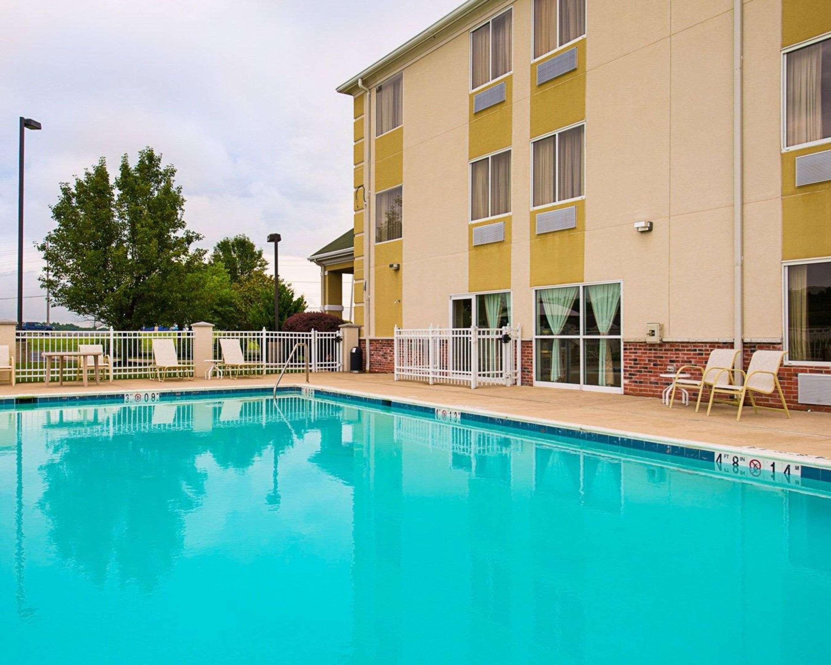 Quality Inn Spring Mills - Martinsburg North Екстериор снимка