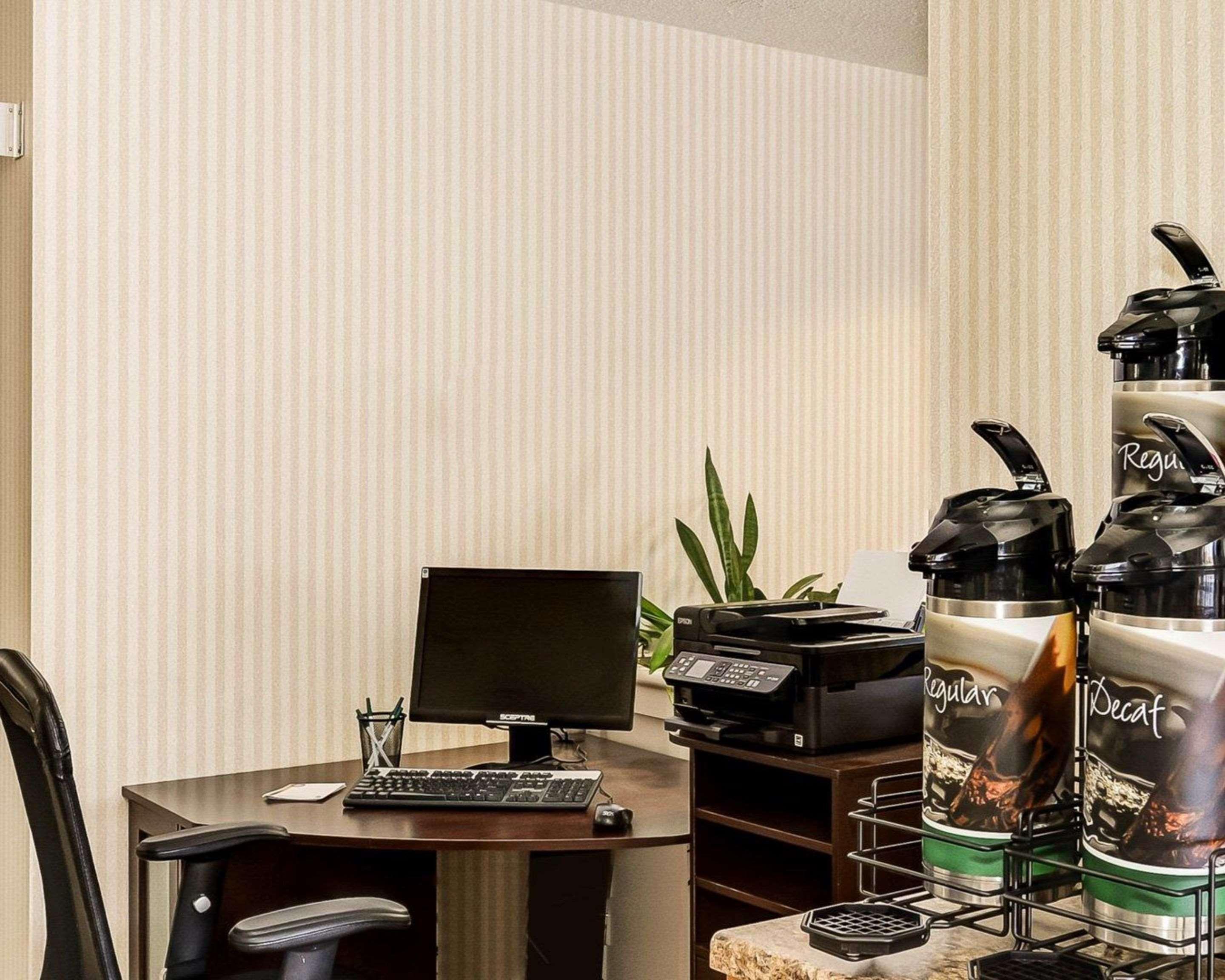 Quality Inn Spring Mills - Martinsburg North Екстериор снимка