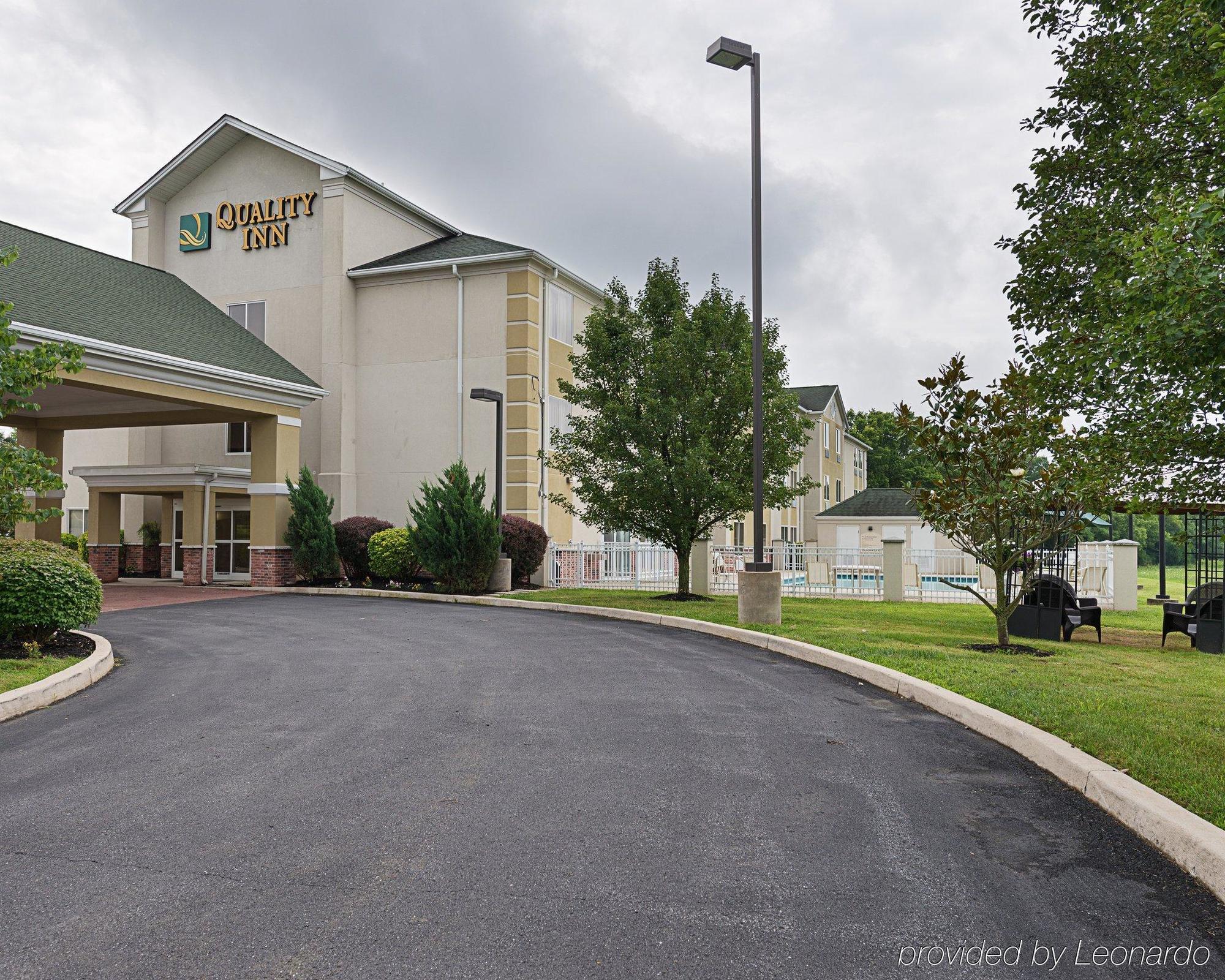 Quality Inn Spring Mills - Martinsburg North Екстериор снимка