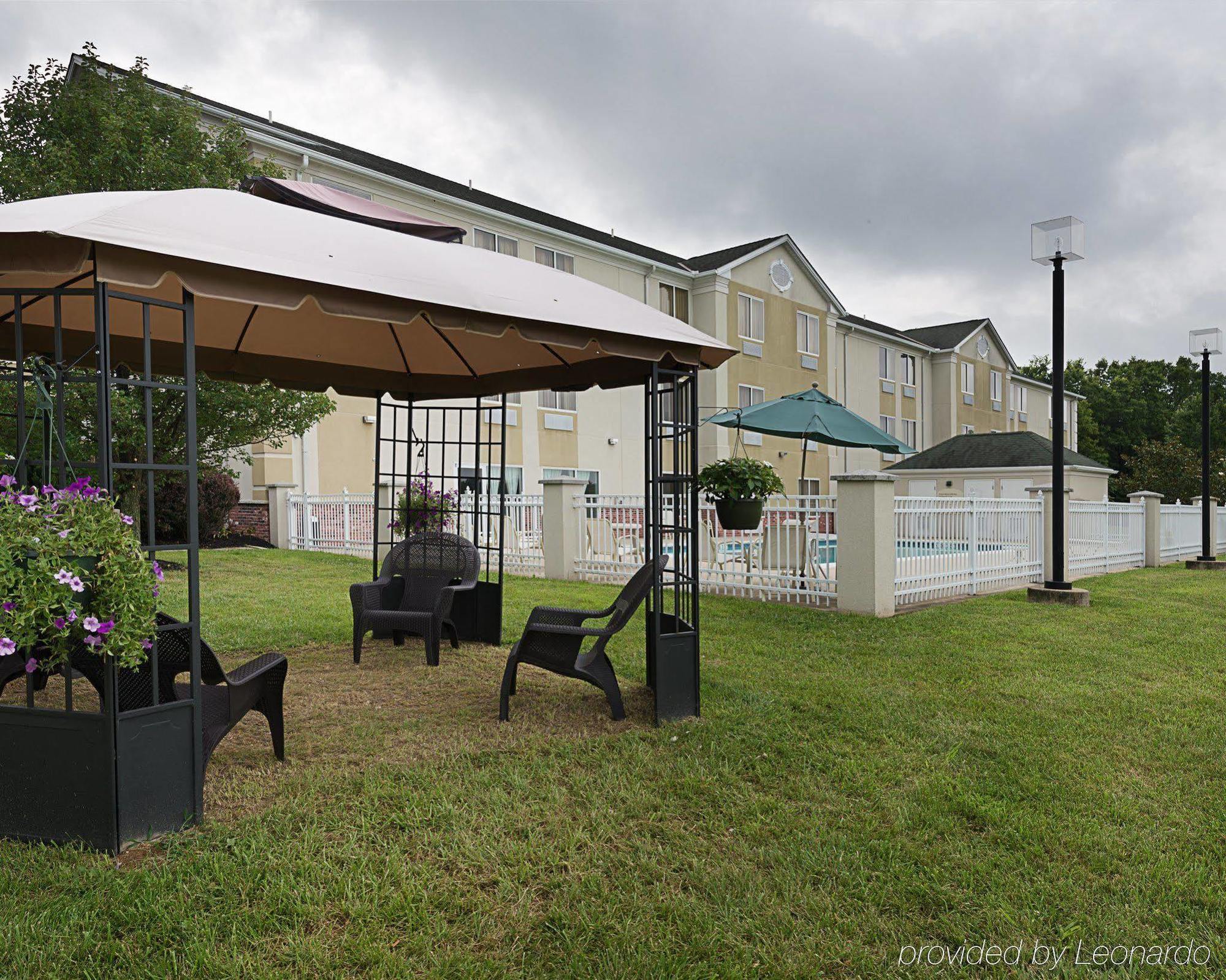 Quality Inn Spring Mills - Martinsburg North Екстериор снимка